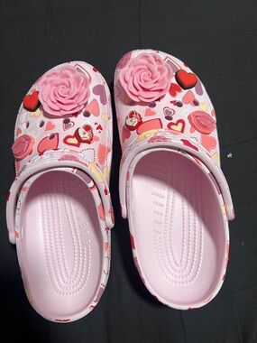 CROCS Pink Heart-Print Clogs with Rose Charms